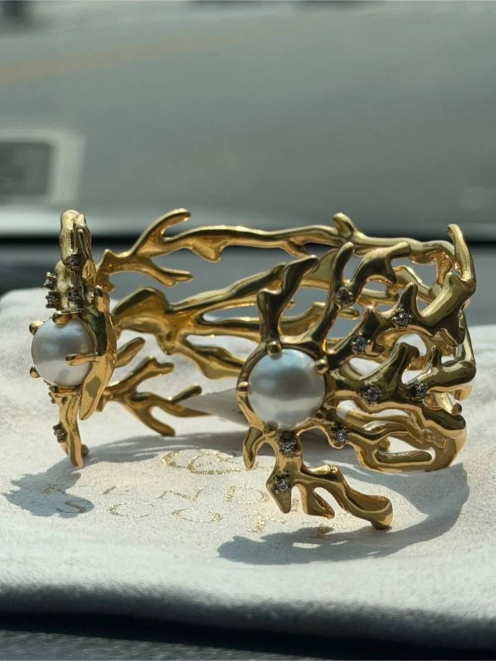 NWT Kendra Scott Shea Statement Cuff Bracelet in Vintage Gold sz M/L runs small